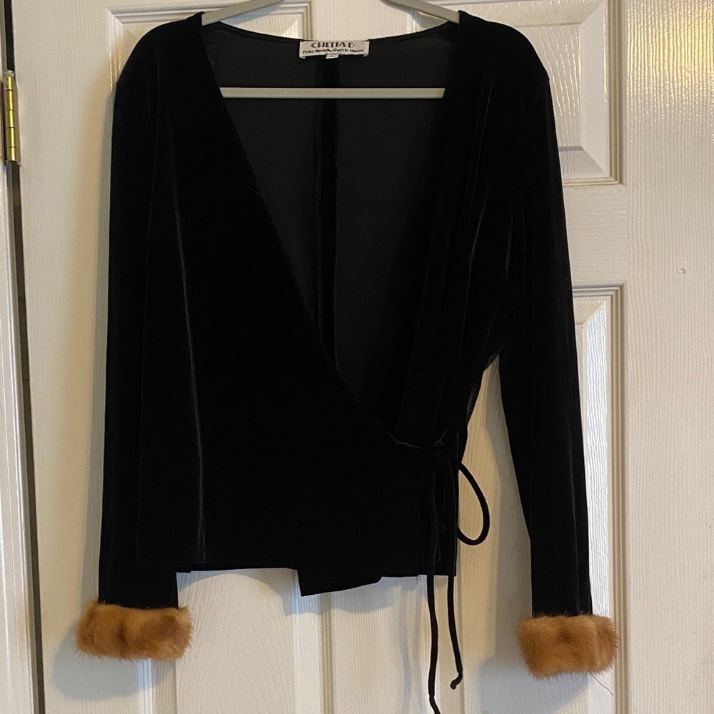 Old Money sophisticated whimsygoth Black Velvet Wrap Blazer with Faux Fur Cuffs - Picture 5 of 5